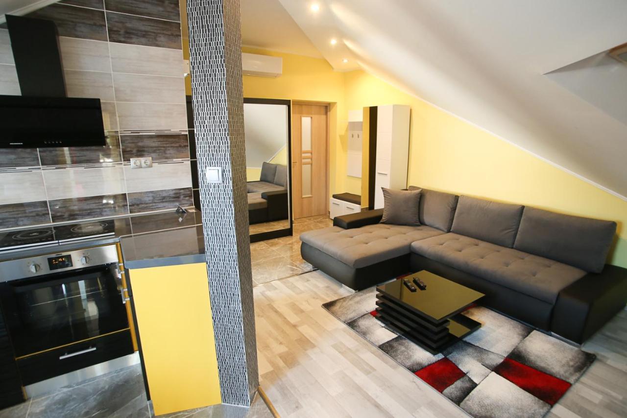 Centrum Lux 2 Apartmanok Капошвар Екстер'єр фото