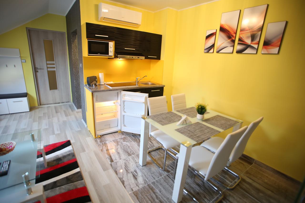 Centrum Lux 2 Apartmanok Капошвар Екстер'єр фото